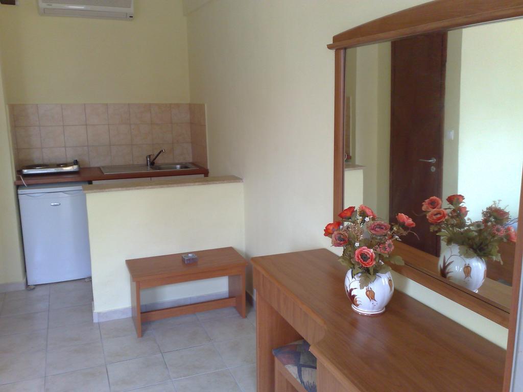 Marabou Beach Apartments Лаганас Екстериор снимка