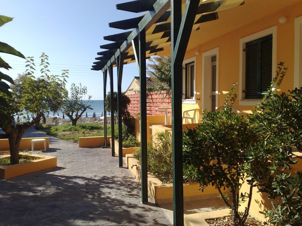 Marabou Beach Apartments Лаганас Екстериор снимка